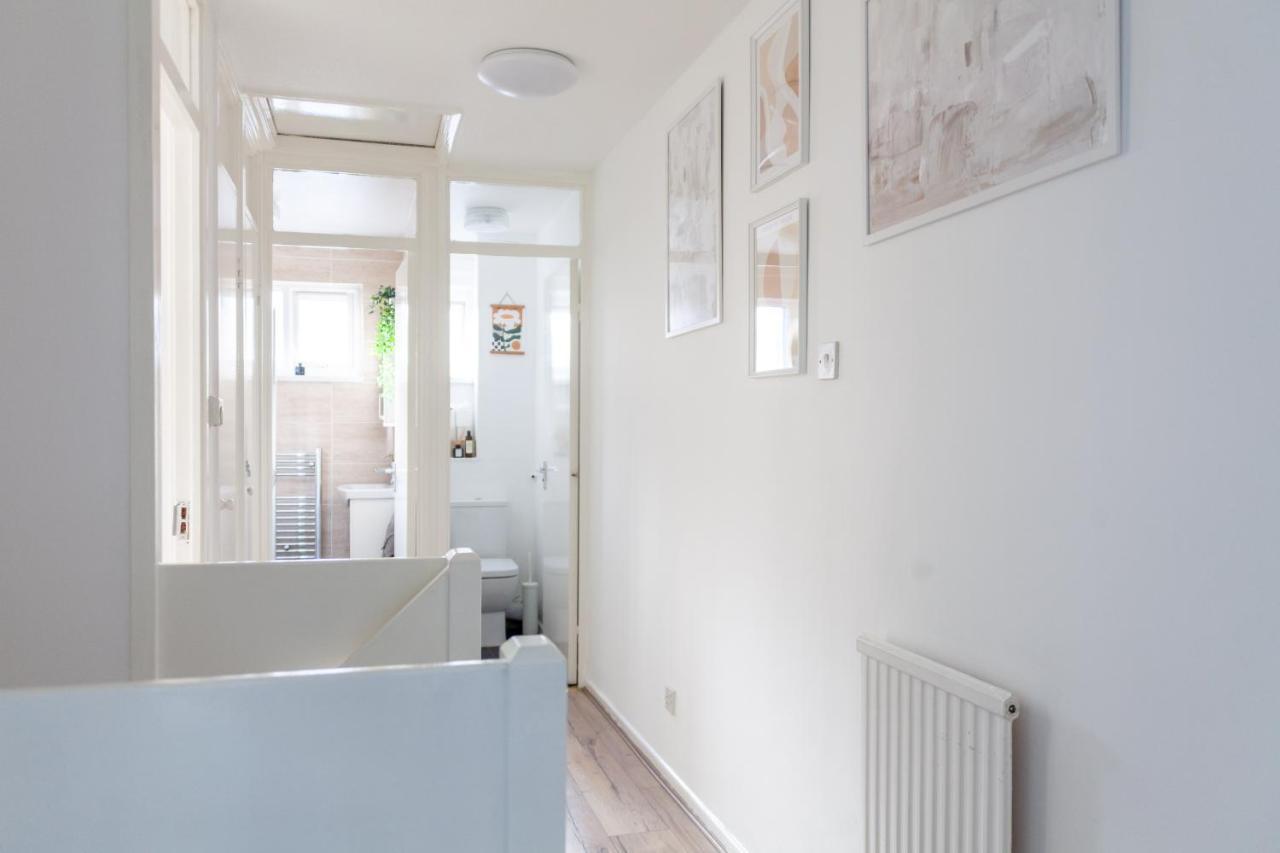 Arte Stays - 3-Bedroom Bright House London, Haggerston, Garden, Parking, 8 Min Walk To Haggerston Station, Weekly Or Monthly Stays, Serviced Accommodation - 7 Guests Екстериор снимка