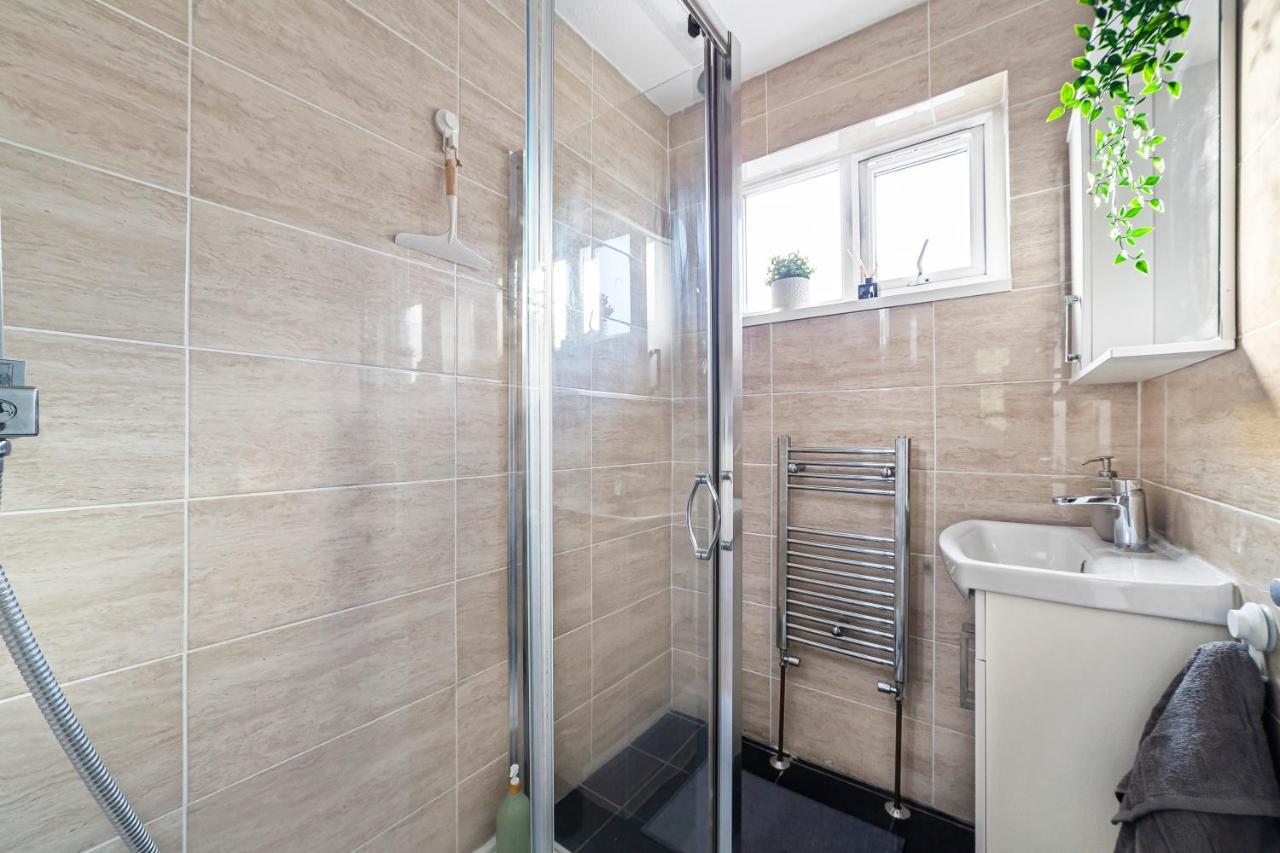 Arte Stays - 3-Bedroom Bright House London, Haggerston, Garden, Parking, 8 Min Walk To Haggerston Station, Weekly Or Monthly Stays, Serviced Accommodation - 7 Guests Екстериор снимка