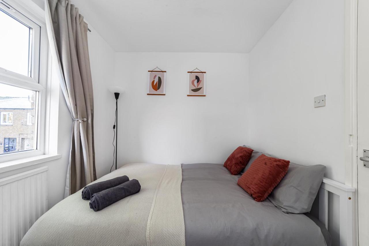 Arte Stays - 3-Bedroom Bright House London, Haggerston, Garden, Parking, 8 Min Walk To Haggerston Station, Weekly Or Monthly Stays, Serviced Accommodation - 7 Guests Екстериор снимка
